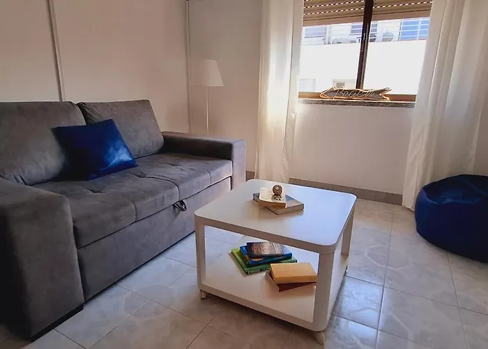 The Whale House アパート