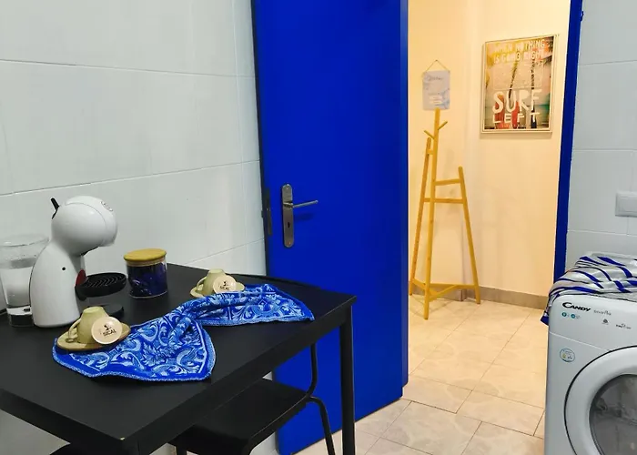 アパート The Whale House