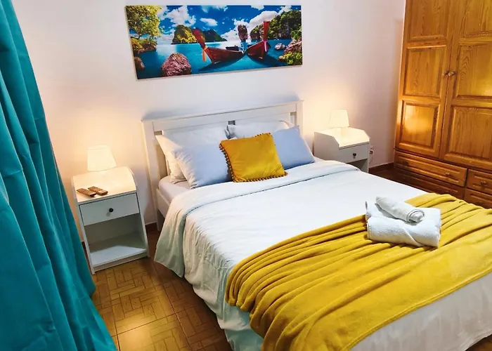 アパート The Whale House